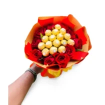 Bouquet_de_10_roses_rouges_avec_chocolat_ferrero