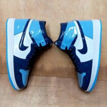 Basket - Nike Air Jordan 1 - Métalique - Générique - P. 40 à 45 - Bleu ciel