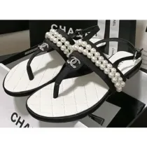 Pieds nues Chanel
