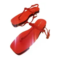 Pieds nues STRADIVARIUS - Générique - P.39 à 42 - Rouge