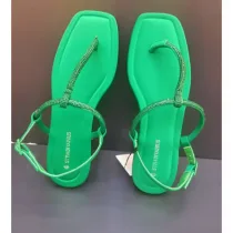 Pieds nues STRADIVARIUS - Générique - P.39 à 42 - Vert